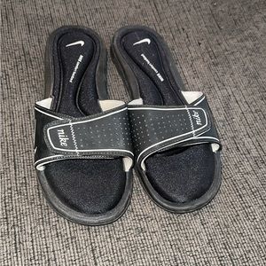 Nike slides
